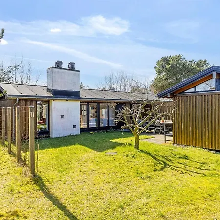 Amarie - 1km From The Sea By Interhome *